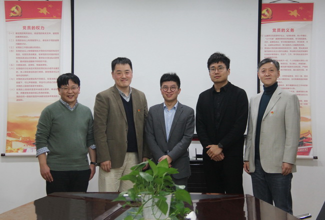 5e02faee761a6.jpg (外網(wǎng))20191224萬(wàn)科領(lǐng)導(dǎo)來(lái)公司.jpg